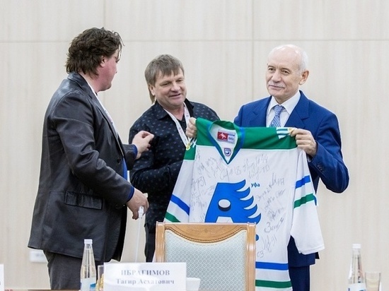 Глава Башкирии похвалил хоккеисток за преданность, которой не хватило «Салавату»