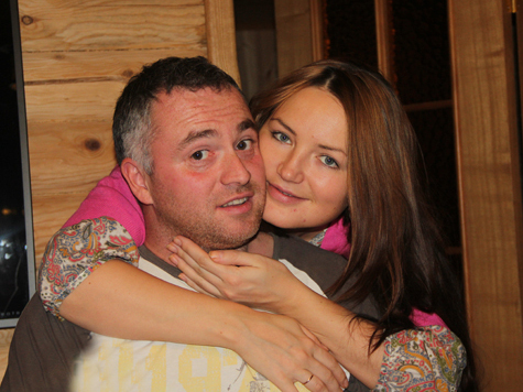 											Роман Петров с женой Татьяной.										