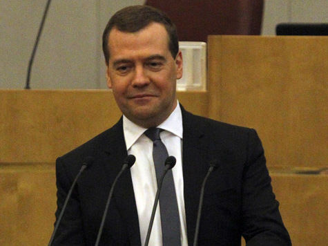Медведев установил дополнительный отпуск врачам, работающим с опасными больными - фото 1
