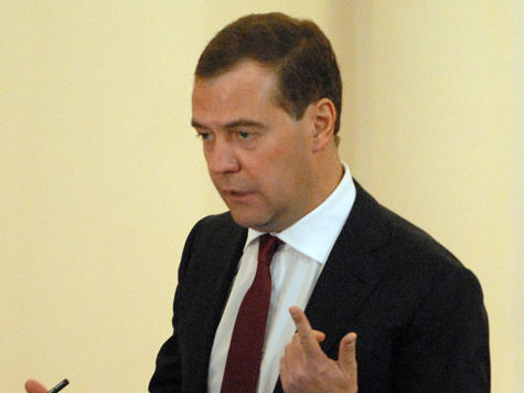 Медведев приказал тарифам лечь ниже инфляции