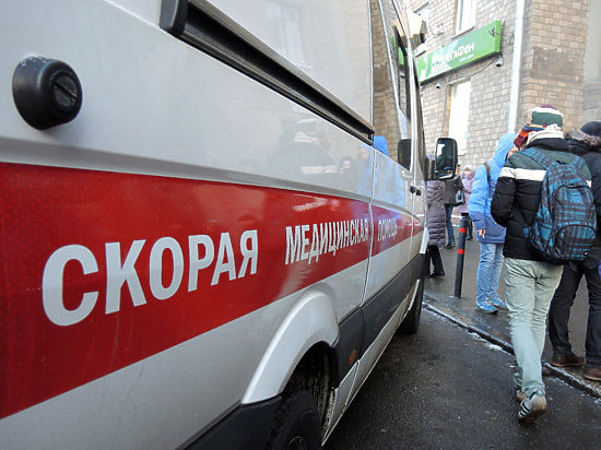 Лихач на легковушке сбил мать с двумя детьми в центре Москвы