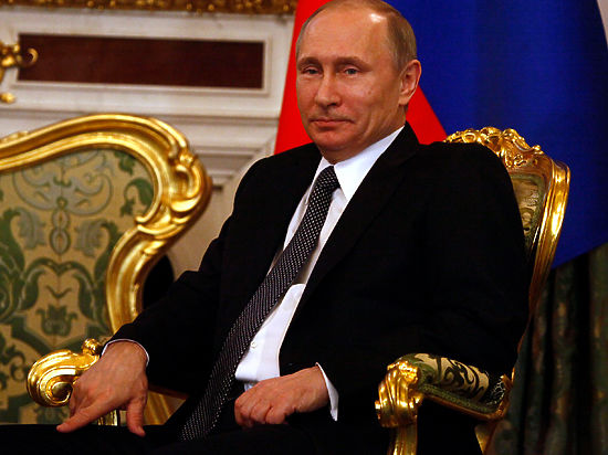 Из-за кризиса Путин отобрал у правительства право раздавать деньги из ФНБ, узнала пресса