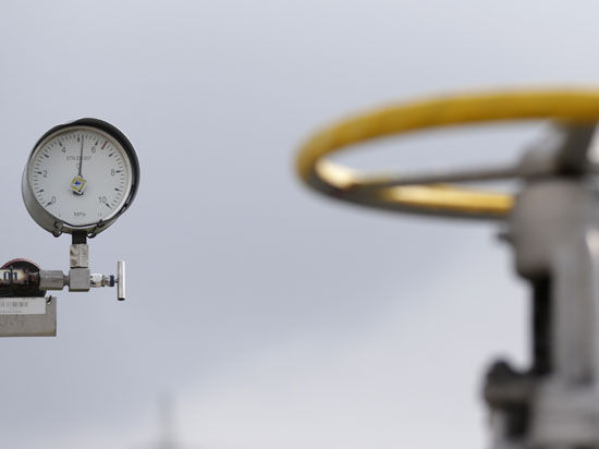 После истерики Яценюка Польша возобновила реверс газа на Украину