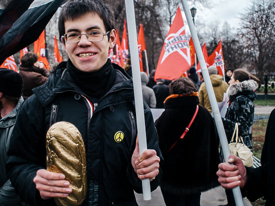 "Ленин сказал ясно - Россия будет красной!" В Москве прошло антиолигархическое шествие