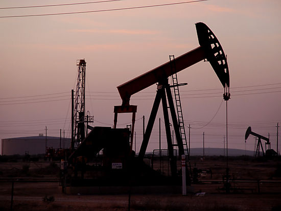 Нефть снова дорожает на фоне конфликта на Ближнем Востоке и прогнозе США