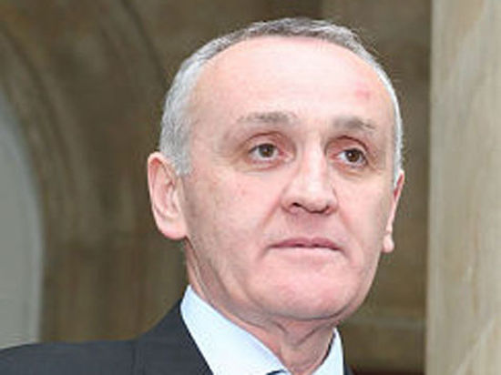 Главу Абхазии пытаются убрать силой