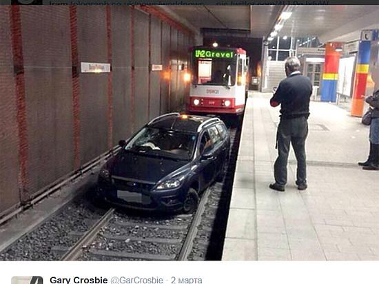Пьяный солдат вломился на машине в метро и приехал к пассажирам вместо поезда