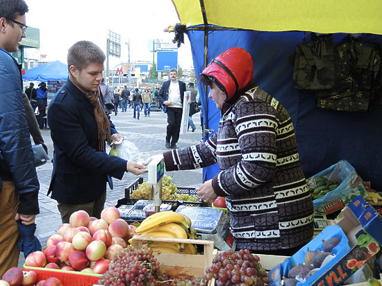 Палатки «овощи-фрукты» завысили цены в 2–3 раза