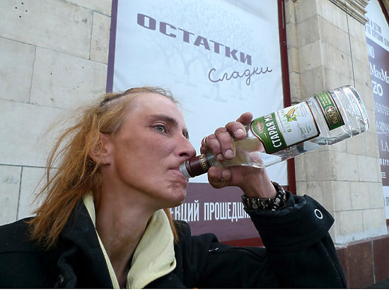 Сокращения потребления алкоголя россиянами добиться пока так и не удалось 