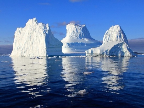 Представлены уникальные снимки гигантского айсберга размером с Эстонию