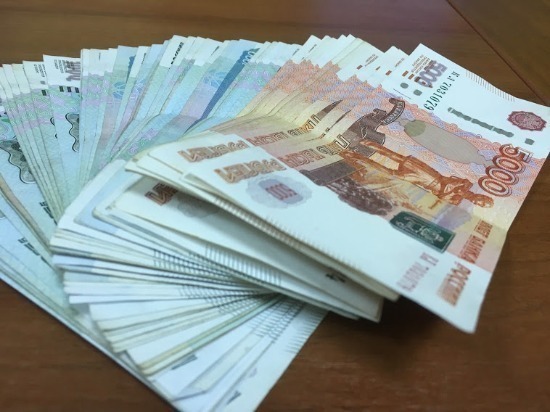 Губернатор Ульяновской области заработал почти вдвое меньше супруги в 2017 году