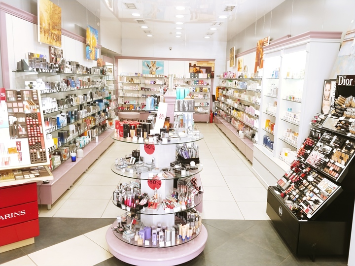 Витен чита. Забайкальский край город нерчинск магазин sturm. Читинка супермаркет. Генезис магазин. Проверяющий в магазине.