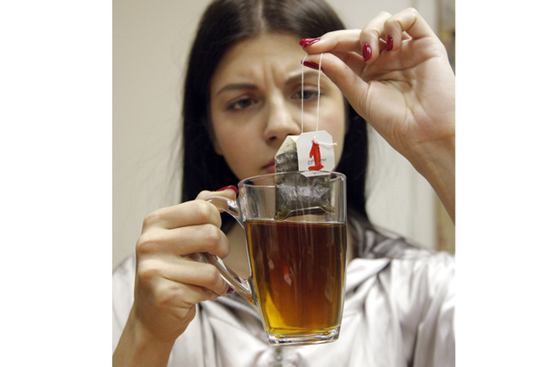 Чай при отравлении. Больной человек. Чай при отравлении. Интоксикация чаем. Кофе яд.