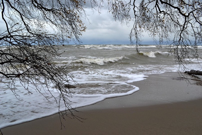 Зеленоградск любуйся балтийским. Балтийское море Калининград октябрь. Балтийское море в феврале в Калининграде. Торнадо Балтийское море Калининград. Калининград в январе море.