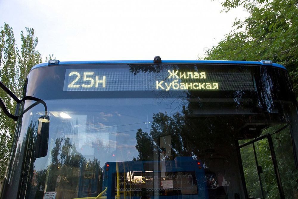 Регион автобус. Астрахань Автобусный парк. Синие автобусы Астрахань ЛИАЗ.