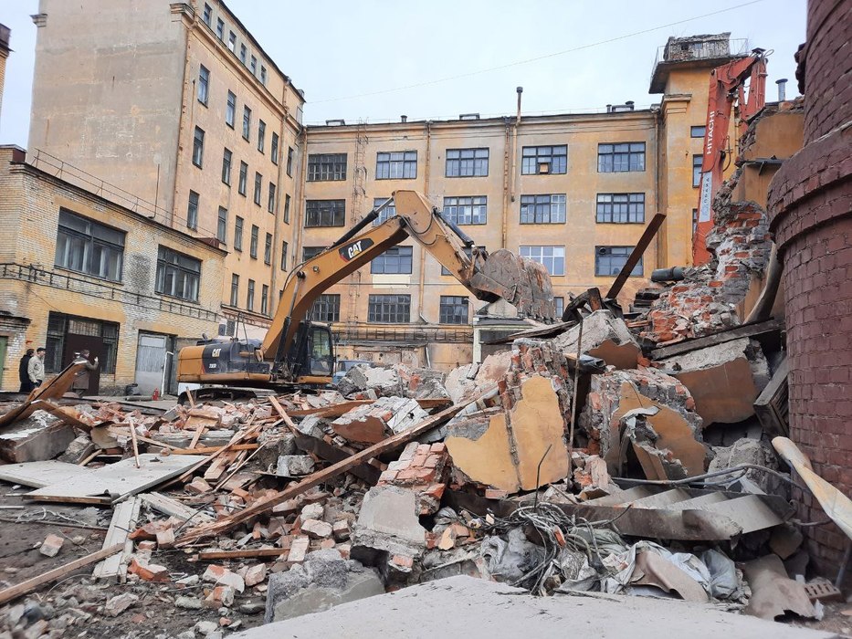 Снос исторического здания. Снесенные исторические здания в москве. Манеж лейб-гвардии финляндского полка на васильевском острове. Доходный дом гутермана ростов на дону. Исторические дома под снос.