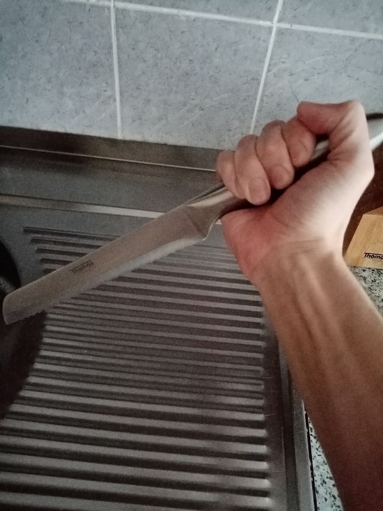 Барий легко режется ножом