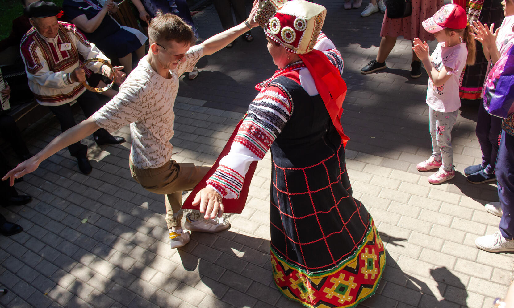 Прошли с размахом. Прошли с размахом. Белокалитвинский нижнепопов сельский дом культуры. Прошли с размахом. Тереньга народное гуляние.