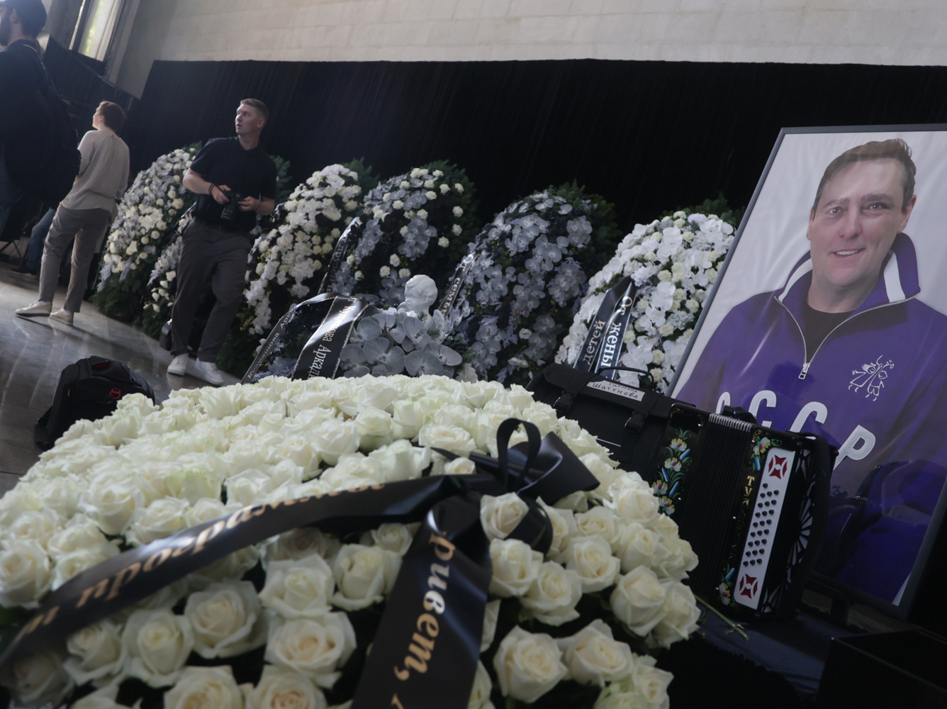 Похорони белого. Похороны Юры Шатунова 2022. Юрия Шатунова похоронят 28 июня.
