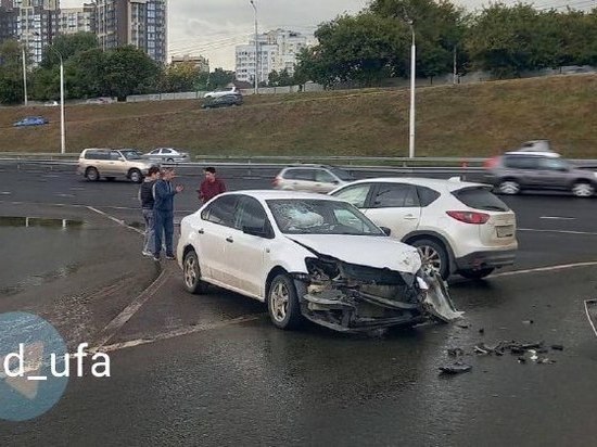В Уфе в аварии с маршрутным автобусом пострадали восемь человек - Российская газ