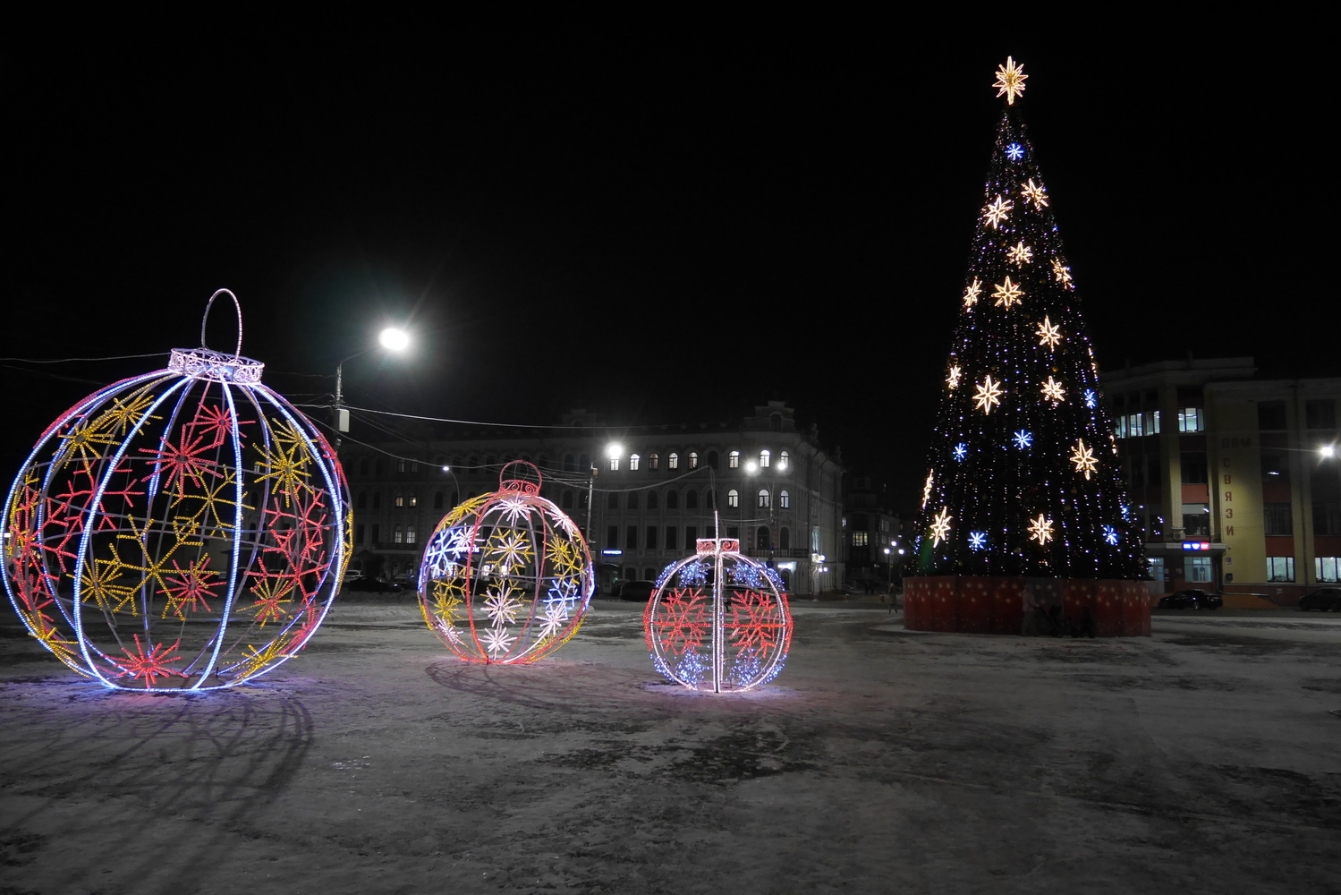 Улицы Вологды украшены новогодними арт-объектами