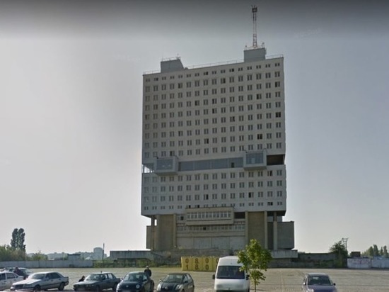 Дом Советов начали обносить забором для подготовки к сносу (фото) - Новости Кали