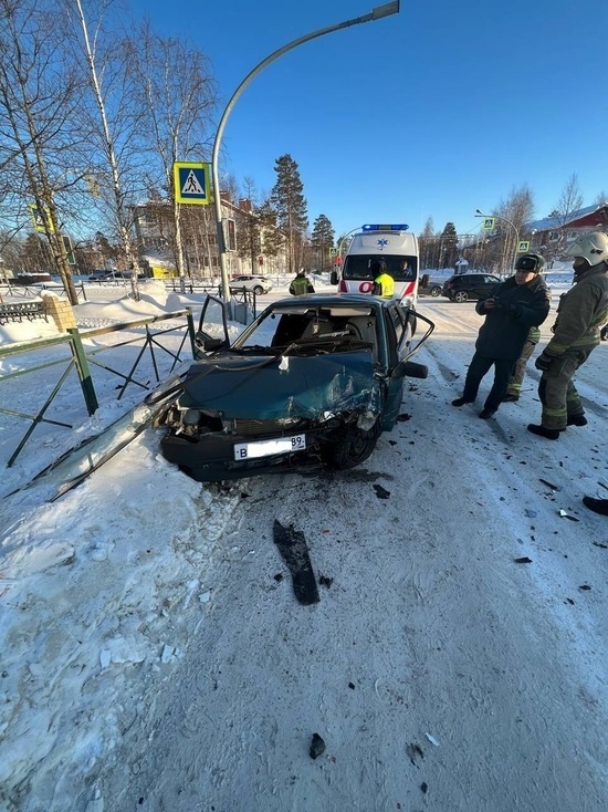 Дтп в ноябрьск. Происшествия ноябрьск. Новости ноябрьска сегодня. Машины на перекрестке фото. Дтп в ноябрьск.
