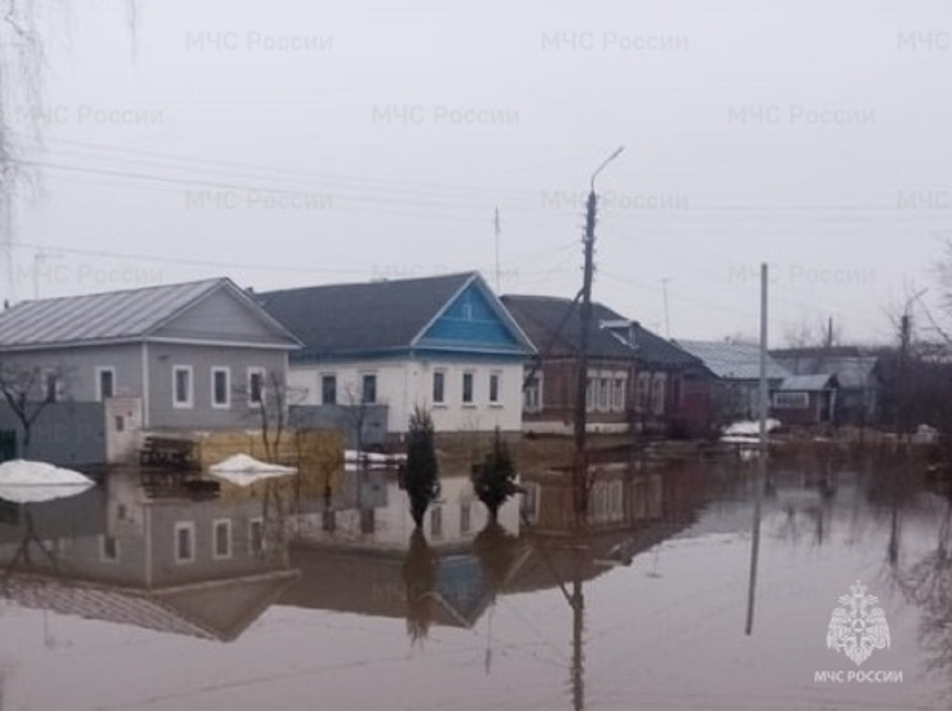 Подъем воды в угре. Калуга Полотняный завод подтопления. Наводнение в Калужской области. Затопило завод. Подтопление.