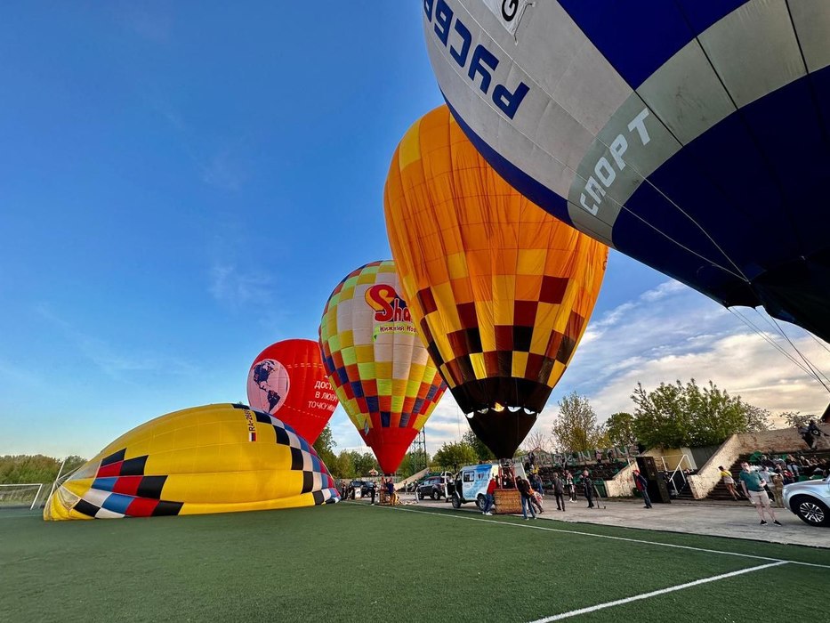Клин шаров. Фестиваль воздушных шаров. Фестиваль воздушных шаров 2023. Воздушный шар с корзиной. Корзина для воздухоплавания.