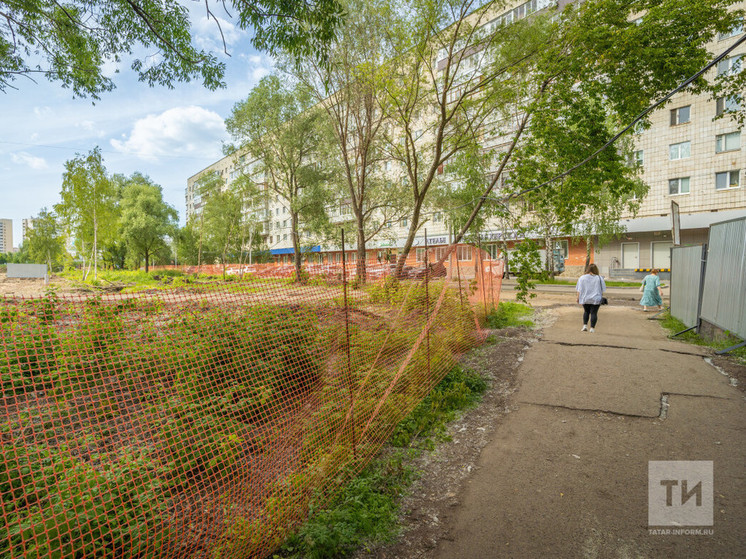 This year they will start building a new boulevard on Serova Street. It will run