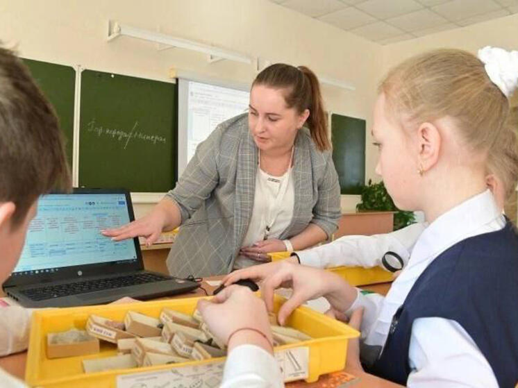 Гимназия 69 учителя омск преподаватели. Вакансии педагог омск. Учителя 44 школы омск. Вакансии педагог омск. Педагоги женщины известные.